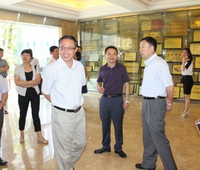 江西省委統(tǒng)戰(zhàn)部副部長、省民宗局局長張勇蒞臨仙客來公司調(diào)研