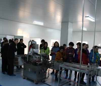 省農(nóng)業(yè)廳副廳長(zhǎng)程關(guān)懷、工會(huì)主席鄧付生一行蒞臨仙客來(lái)公司考察