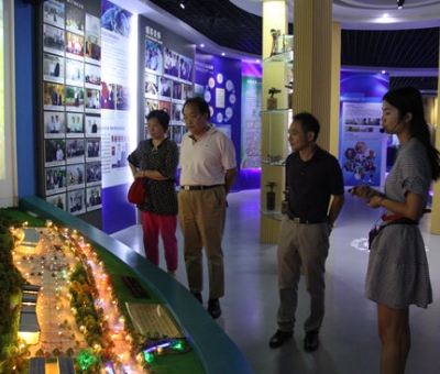 上?？茖W(xué)技術(shù)文獻(xiàn)出版社胡德仁主任蒞臨仙客來公司考察