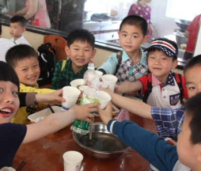 九江小學(xué)師生赴仙客來公司開展校外研學(xué)旅行活動(dòng)