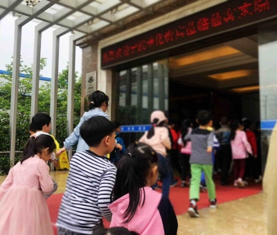 小學生組團“攻陷”仙客來靈芝工業(yè)園區(qū)！