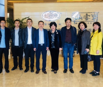 支持少數(shù)民族企業(yè)發(fā)展！延邊大學草仙藥業(yè)有限公司董事長李英姬蒞臨江西仙客來公司進行合作交流