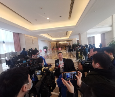 努力推進綠色有機農(nóng)產(chǎn)品、中醫(yī)藥、文化和旅游等產(chǎn)業(yè)重要基地建設(shè) 江西仙客來董事長潘新華參加省十三屆人大五次會議積極建言獻策