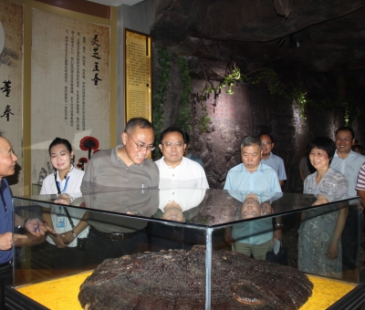 九江職業(yè)大學(xué)黨委書記，市教育局黨委書記、局長熊穎蒞臨仙客來公司走訪調(diào)研