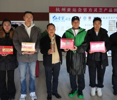 李永波羽毛球公開(kāi)賽開(kāi)賽 李永波教練與三位奧運(yùn)冠軍走進(jìn)仙客來(lái)靈芝