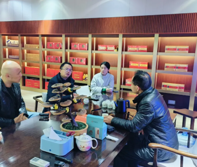 廬山市委常委、副市長袁勇春節(jié)期間赴仙客來招商